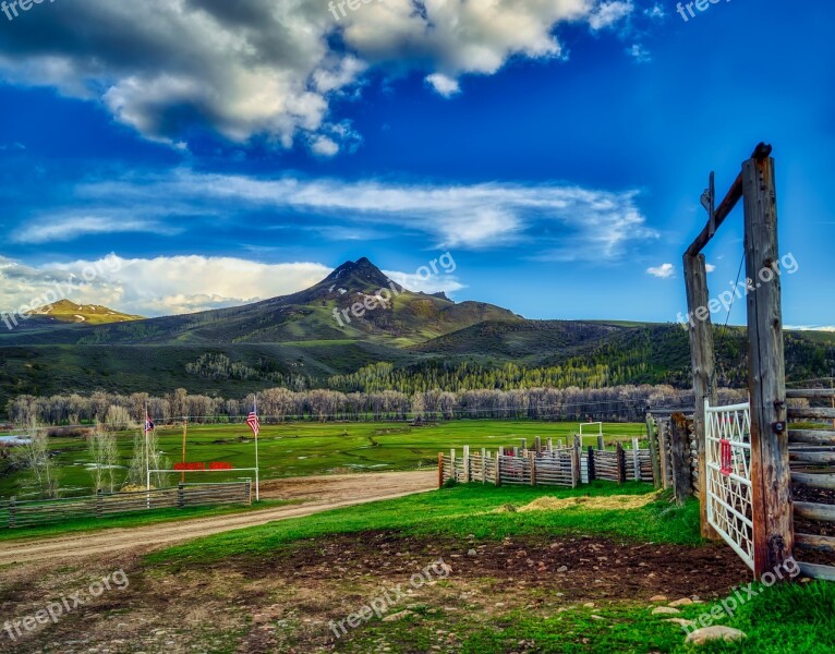 Ranch Wyoming America Hills Mountains