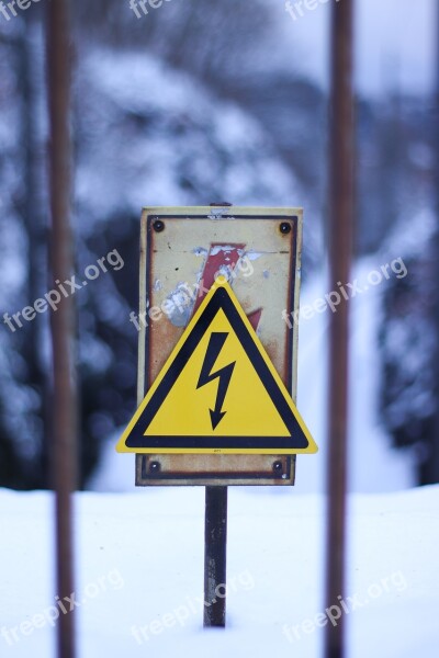 Warnschild Street Sign High Voltage Gleise Bokeh