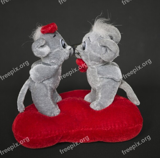 In Pairs Arrange Two Background Love Mice