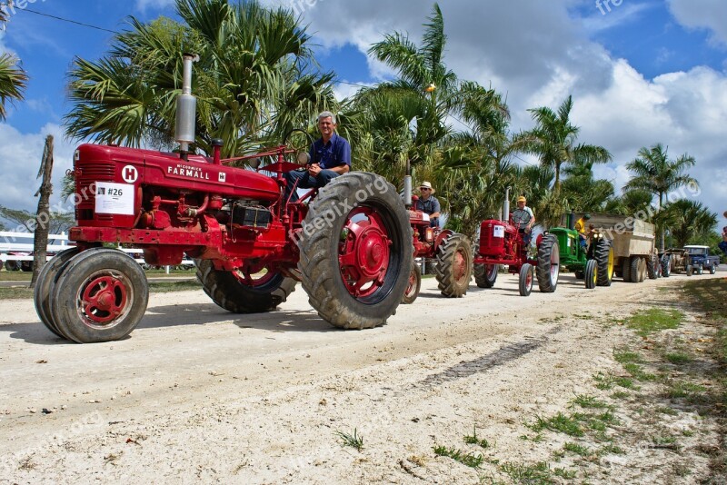 Parade Antiques Tractors Vintage Old