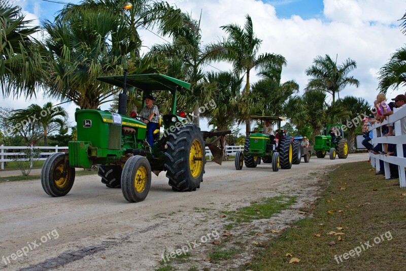 Parade Tractors Antiques Fence People