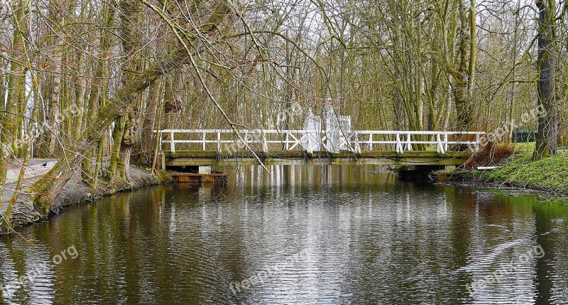 Wooden Bridge Moat Nature Park Wasserburg Waters