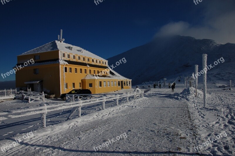 House Krkonoše Giant Mountains The Dormitory Building Of The Silesian Rownia Pod Snezkou A Giant House Snow White