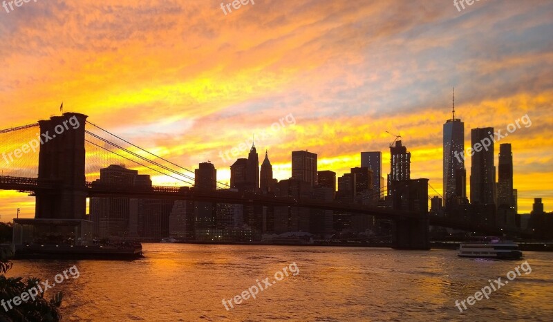 Manhattan Nyc New York Usa East River