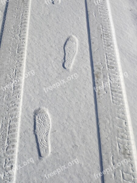 Trace Footprint Snow Away Direction