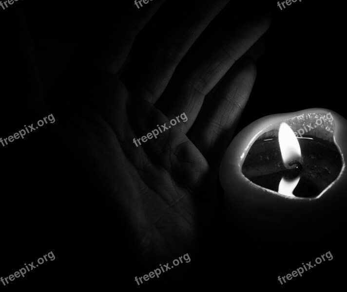 Monochromatyczność The Darkness Candle Hand Fingers