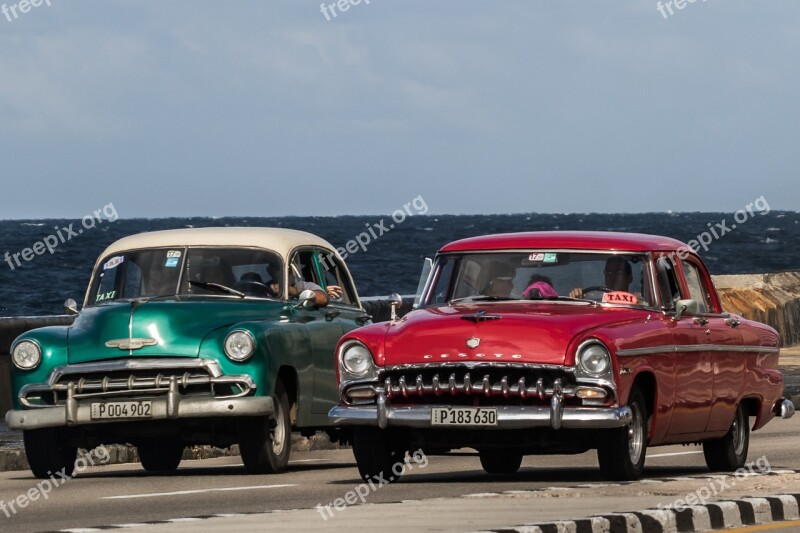 Cuba Havana Malecòn Almendrones Green