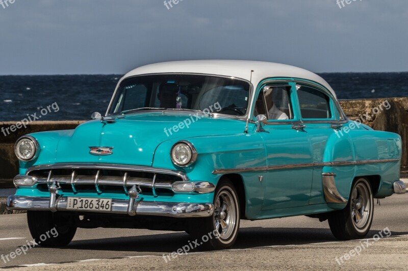 Cuba Havana Malecòn Almendron Chevy