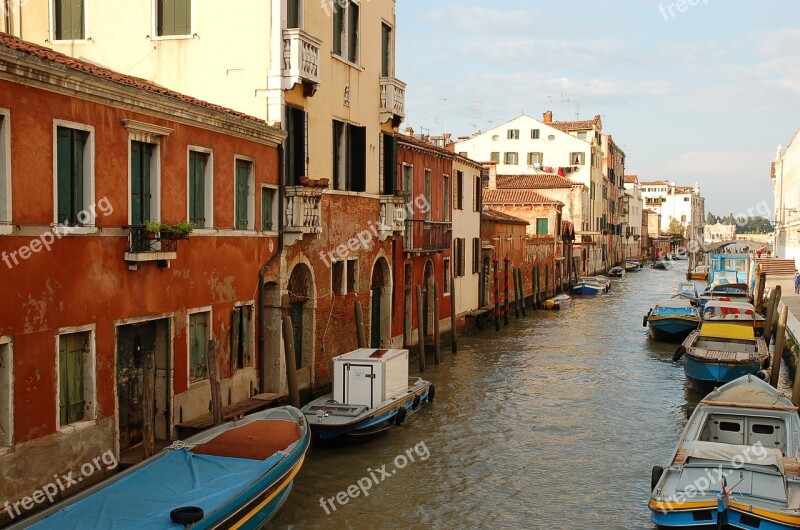 Venetian Gondola Canal Boat Gondolier