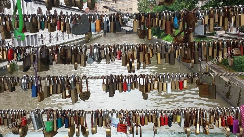 Hanging Market Bridge Locks Love Bridge