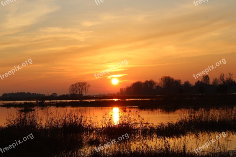 Sunset The Dawn Family The Wave Is Reflected Nature Monolithic Part Of The Waters