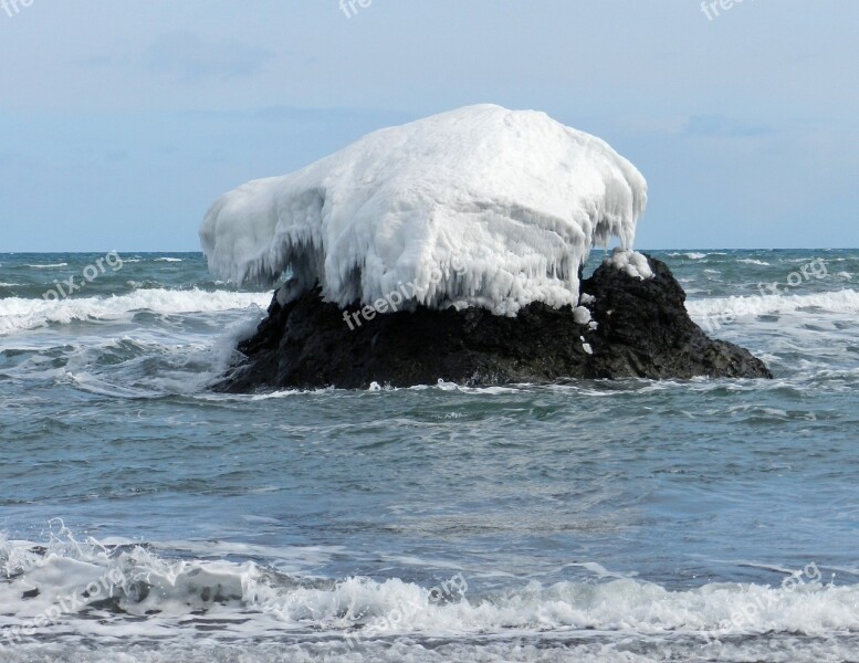 The Pacific Ocean Rocks Wave Storm Foam