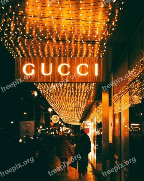 Berlin Shopping Gucci Night Streetphotography