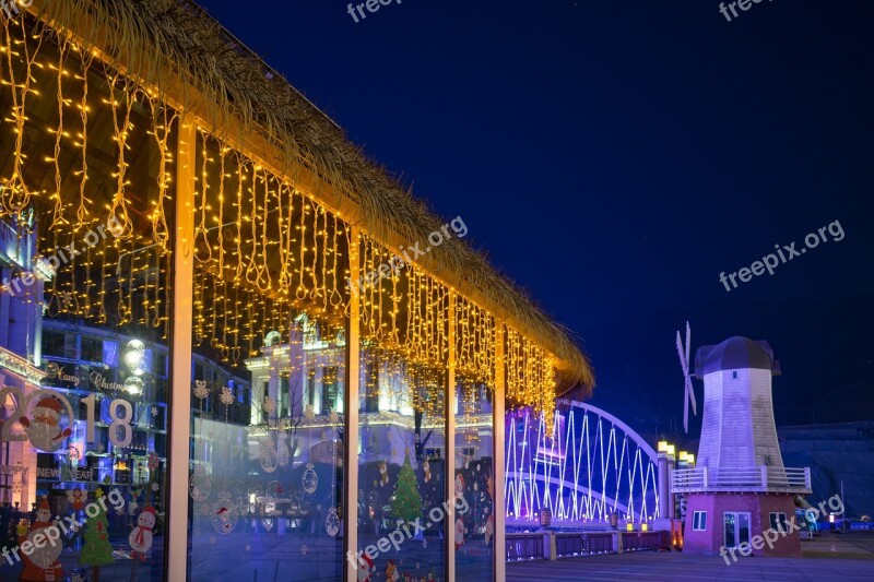 Guizhou Guiyang Zhongtian Future Ark Building Small Orange Lights