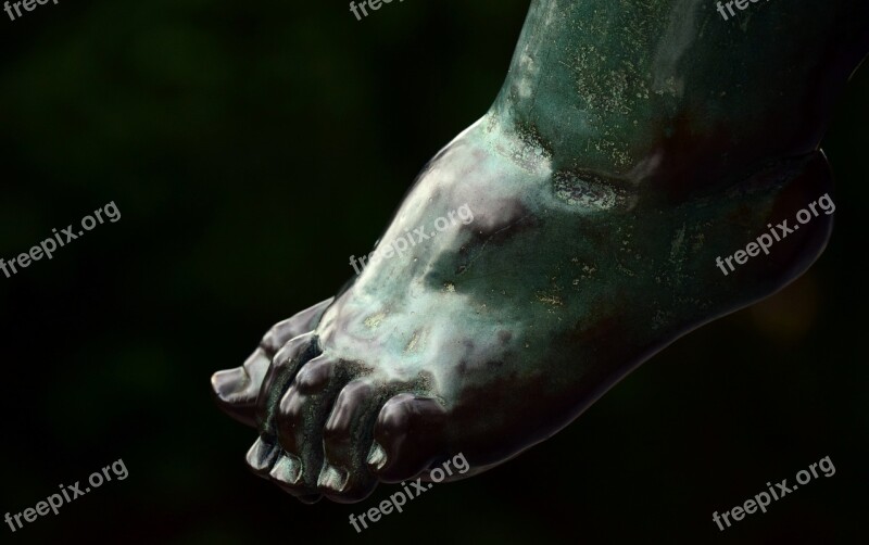 Foot Foot Care Ten Barefoot Statue