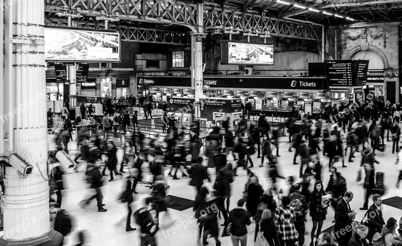 Victoria Station Busy People Victoria Station