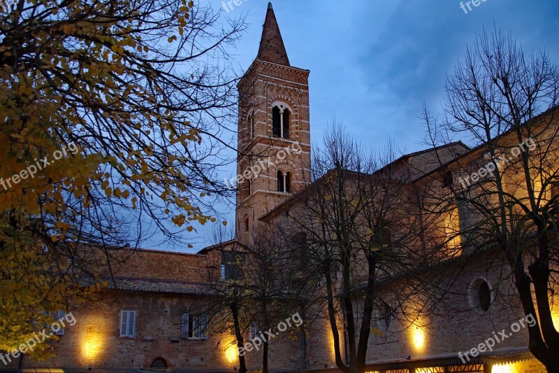 Campanile Urbino Brands Gothic Mullioned