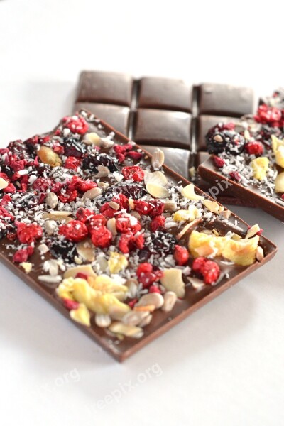 Chocolate Milk Chocolate Supplements For Chocolate Chocolate With Nuts And Raisins Handmade