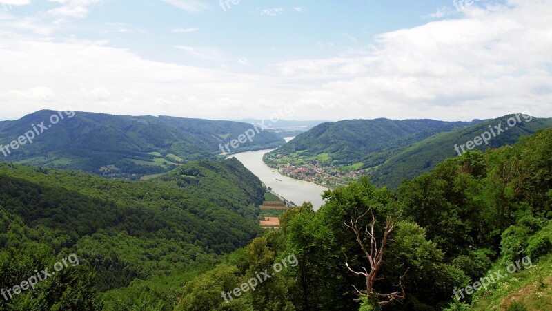 The Ruins Of Aggstein Wachau Dark Steiner Forest Ruin Burgruine