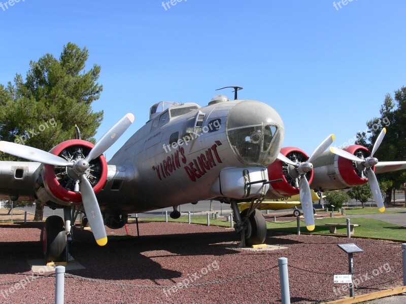 Boeing B-17g Flying Fortress Four-motor Locomotive Bomber Castle Air Museum Aircraft