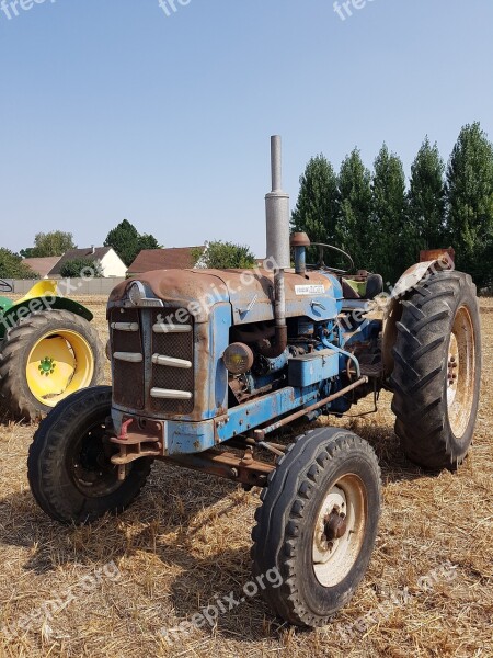 Tractor Old Tractor Agricultural Machine Labour Rural