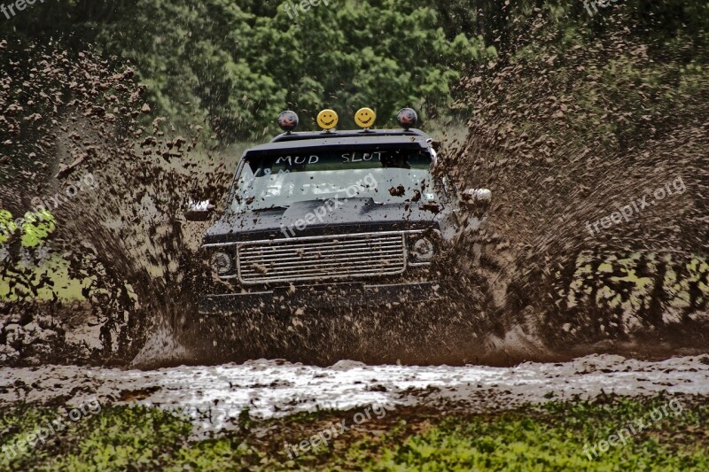 Truck Mud 4x4 Off-road Race