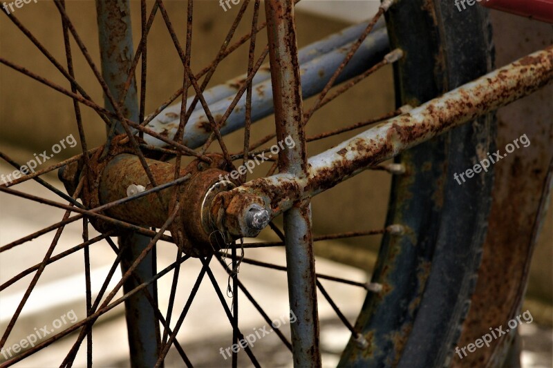 Rust Bike Wheel Hub Spoke