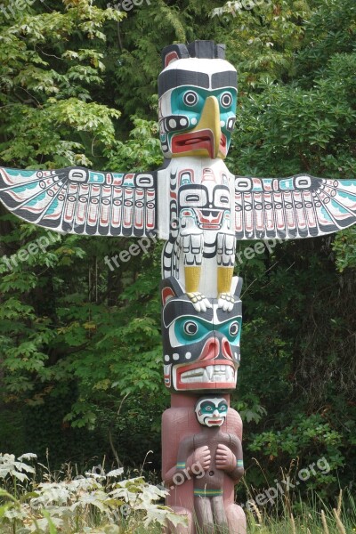 Totem Canada Indians Log Vancouver Island