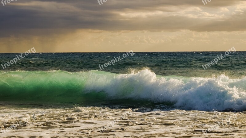 Wave Spectacular Smashing Storm Sky