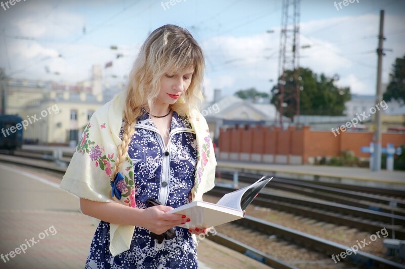 Train Station Peron Woman The Ussr