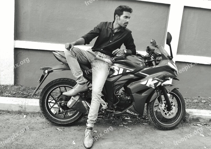 Pose Bike Suzuki Blackandwhite Cool