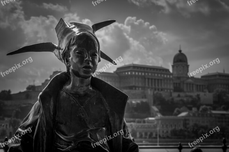 Statue In Budapest Budapest Hungary Statue Buda Castle