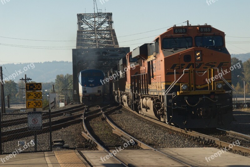 Train Bnsf Bridge Railway Railroad