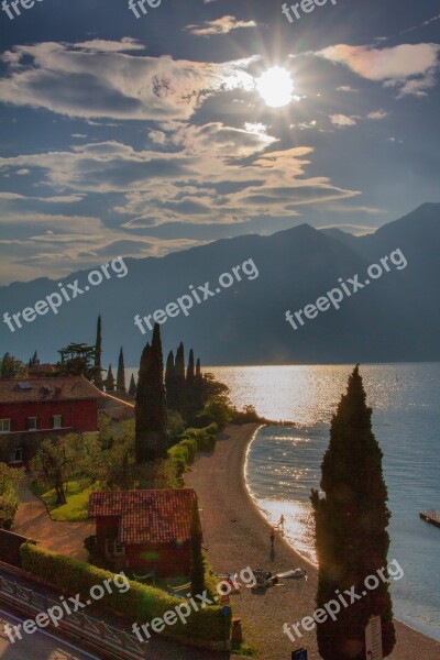 Italy Garda Lake Malcesine Bank