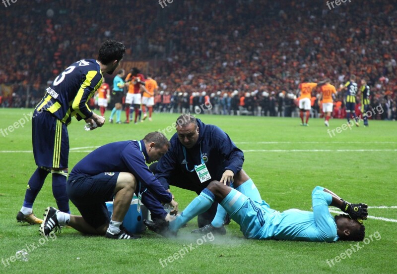 Fenerbahce Goalie Disability Doctor Free Photos