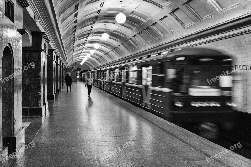 Metro Moscow Red Gate Escalator Subway