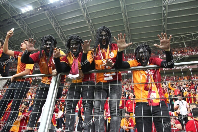 Bafetimbi Gomis Galatasaray Fenerbahce Derby The Audience