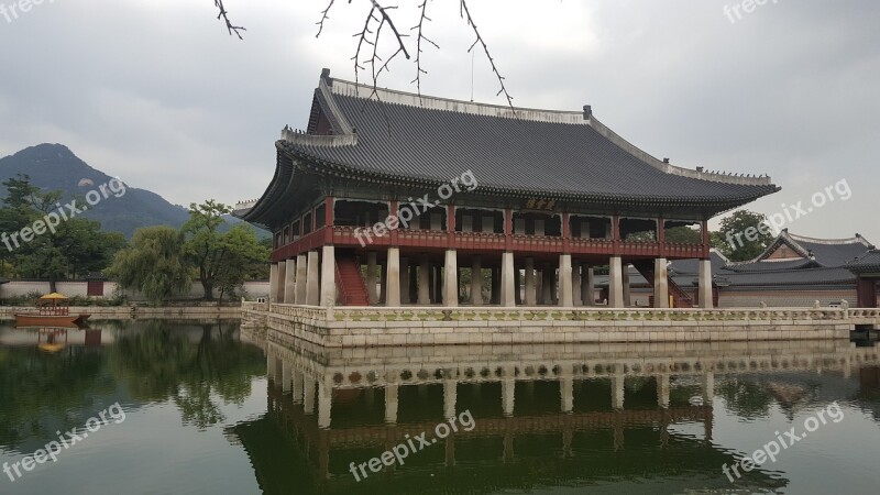 Gyeongbok Palace The Palace In The Background The Pond In The Background Gyeongbokgung Palace Image Palace Photos