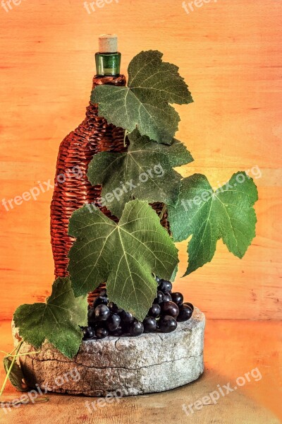 Wine Braided Bottle Grapes A Bunch Of Vinodelchesiky