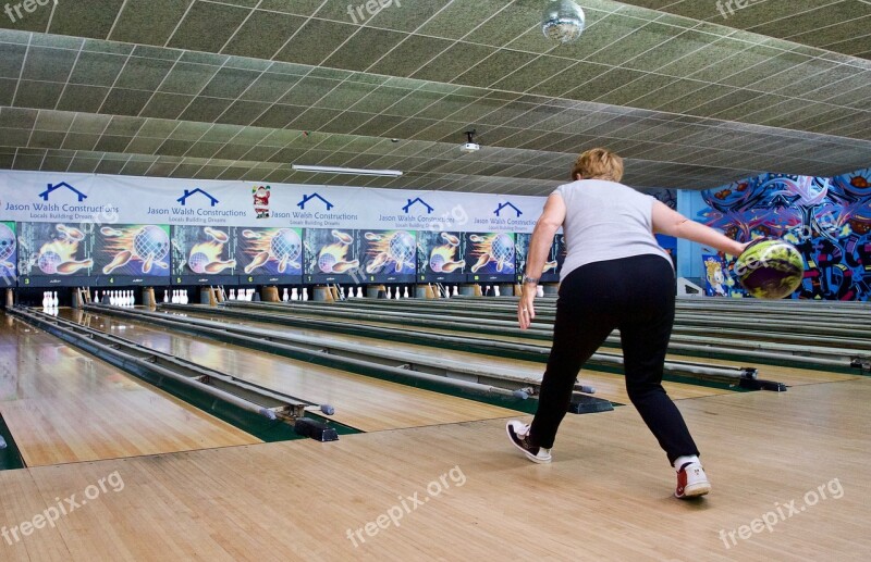 Bowler Style Tenpin Alley Ball Strike