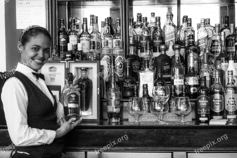 Cuba Havana Hotel Nacional Malecòn Bartender