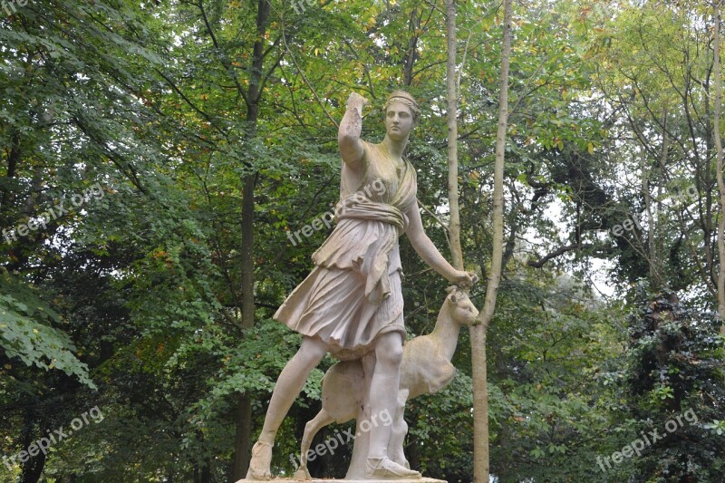 Statue Diana Goddess Of The Hunt Wild Nature Parc De La Briantais Saint Malo Brittany