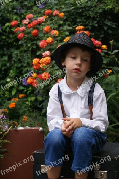 Garden Roses Boy Suitcase Hat