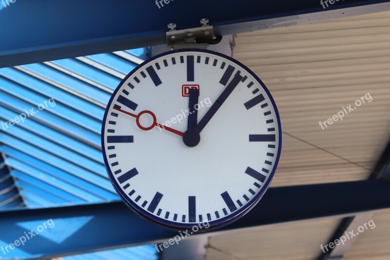 Station Clock Clock Time Indicating Time Railway Station