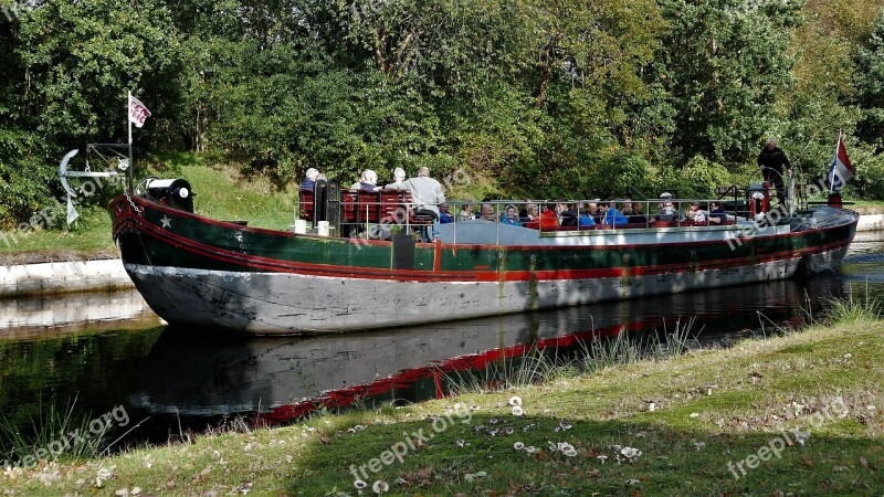 Ship History Channel Veenpark Nature