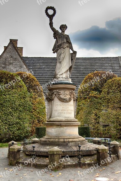 Monument War Memorial Stone Commemorate World War