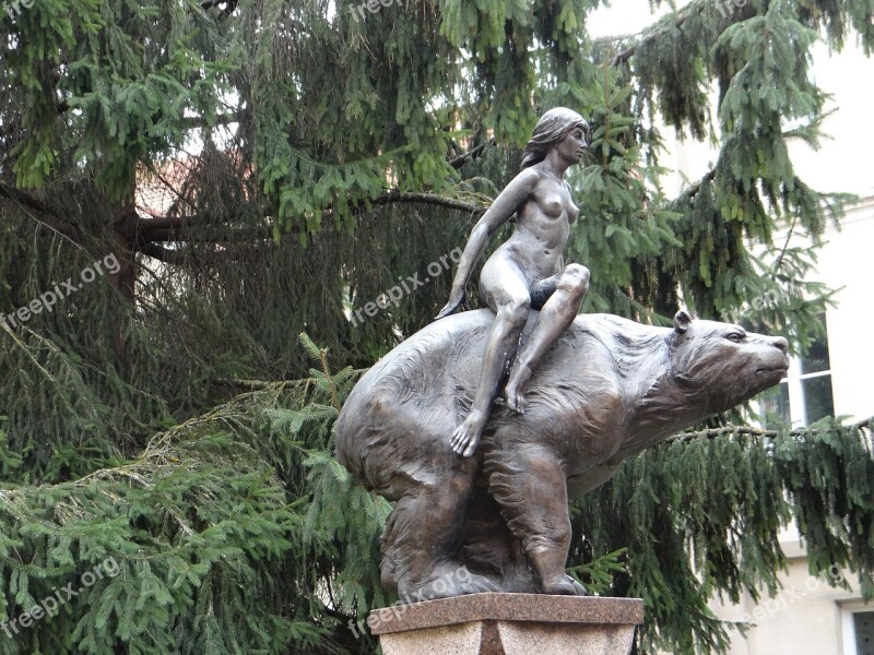 The Girl On The Bear Sculpture Vilnius Symbol The Art Of