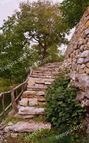 Climb Scale Stone Wall Sassi