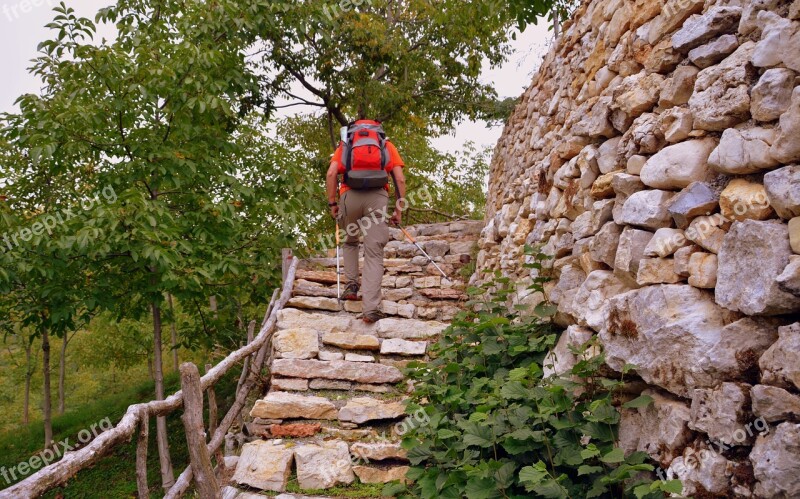 Climb Scale Stone Wall Sassi