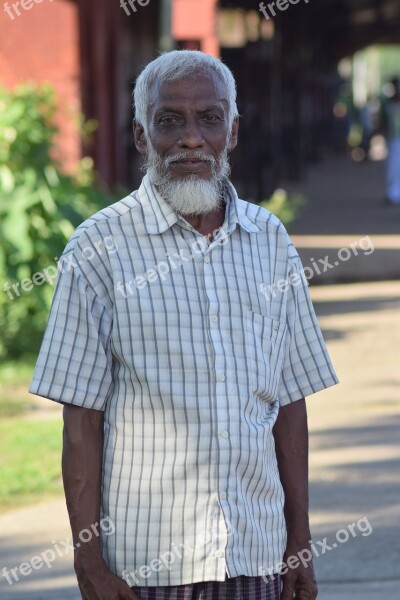 Bangali Man Muslim Poor Bangladesh